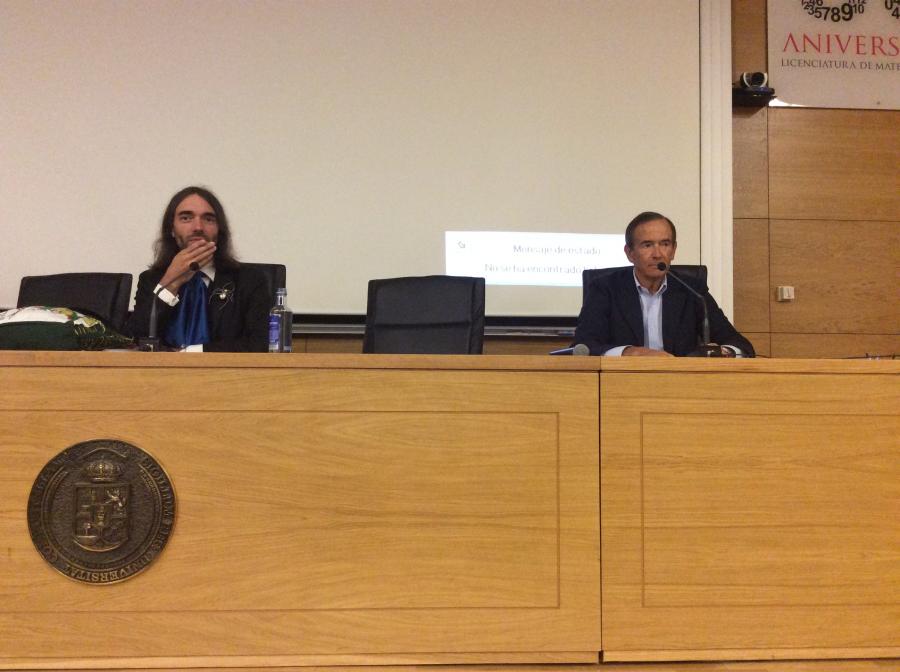 Cédric Villani durante el encuentro con investigadores