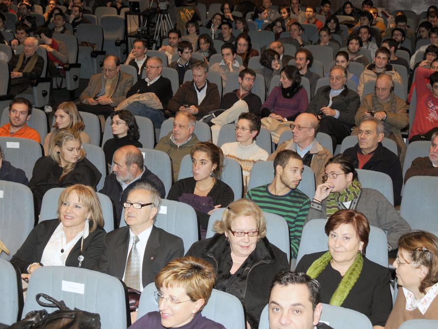Público asistente á conferencia de Gerardus ‘t Hooft
