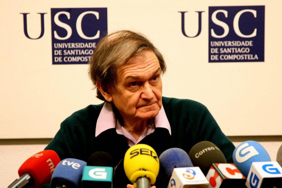 Sir Roger Penrose na rolda de prensa