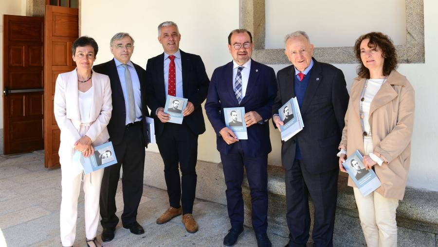 De esquerda a dereita, Dolores Vilavedra, Francisco Cidrás, Valentín García, Antonio López, Xesús Alonso Montero e Dulce García Mella. FOTO: Santi Alvite
