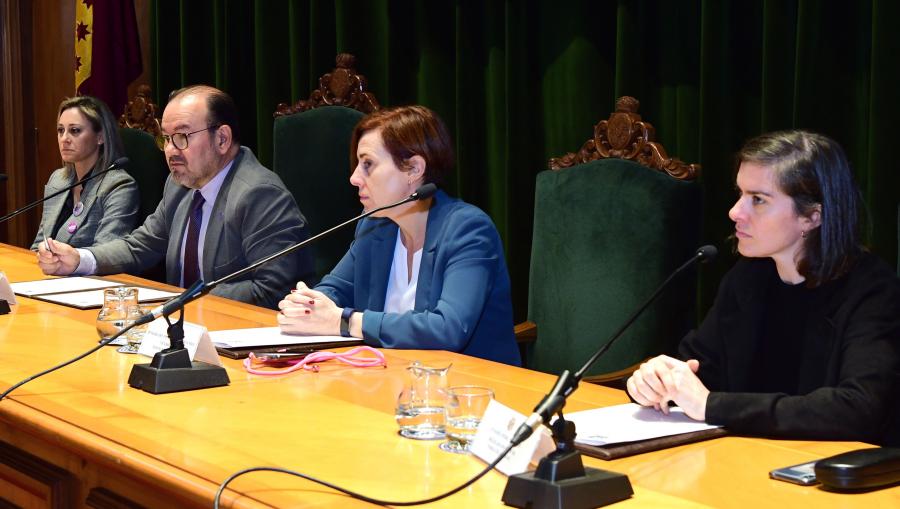 De esquerda a dereita, Patricia Fernández López, Antonio López, Pilar Murias e Marta Pérez Pereiro. FOTO: Santi Alvite