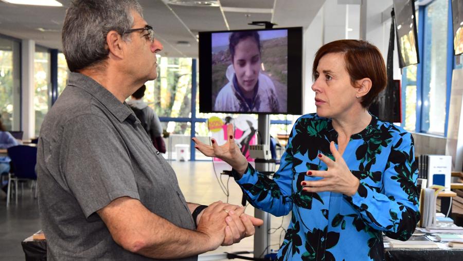 José Francisco Méndez e Pilar Murias conversan durante a visita. FOTO: Santi Alvite