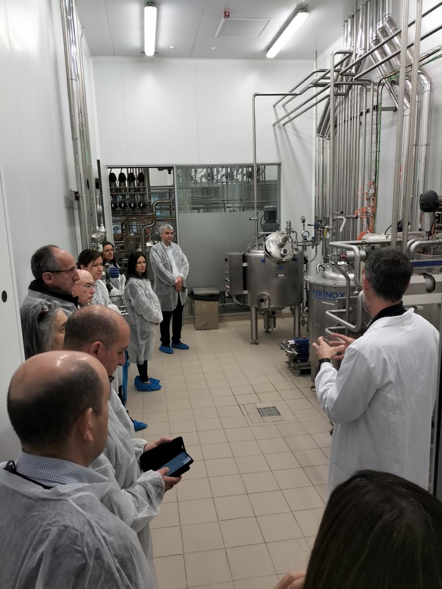 Visita de membros da xunta directiva do Clusaga á Aula de Produtos Lácteos e Tecnoloxías Alimentarias