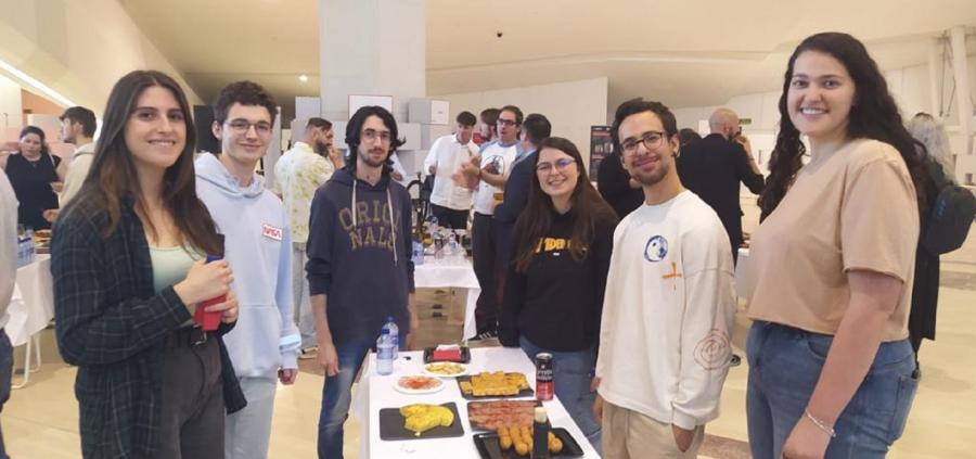 Estudantes do grao en Robótica que participaron na Maker Faire Galicia