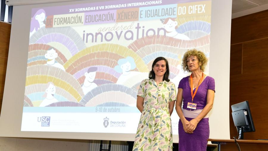 Marta Pérez e Teresa Moure deron a benvida ás persoas inscritas. FOTO: Santi Alvite