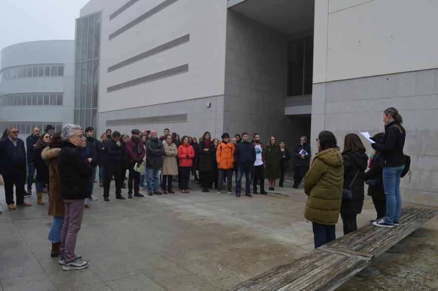 A lectura do manifesto no Campus de Lugo desenvolveuse diante do Edificio Intercentros