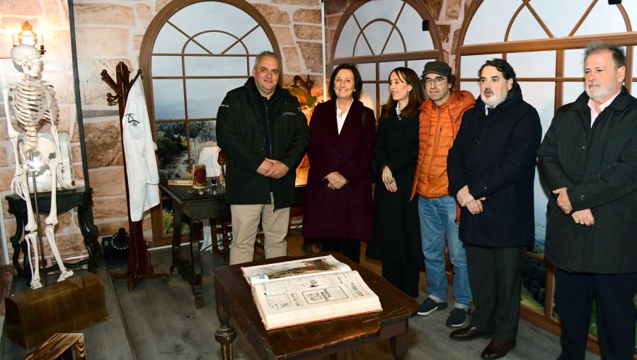 Visita ao interior da sala que representa o laboratorio de Ramón y Cajal. FOTO: Santi Alvite