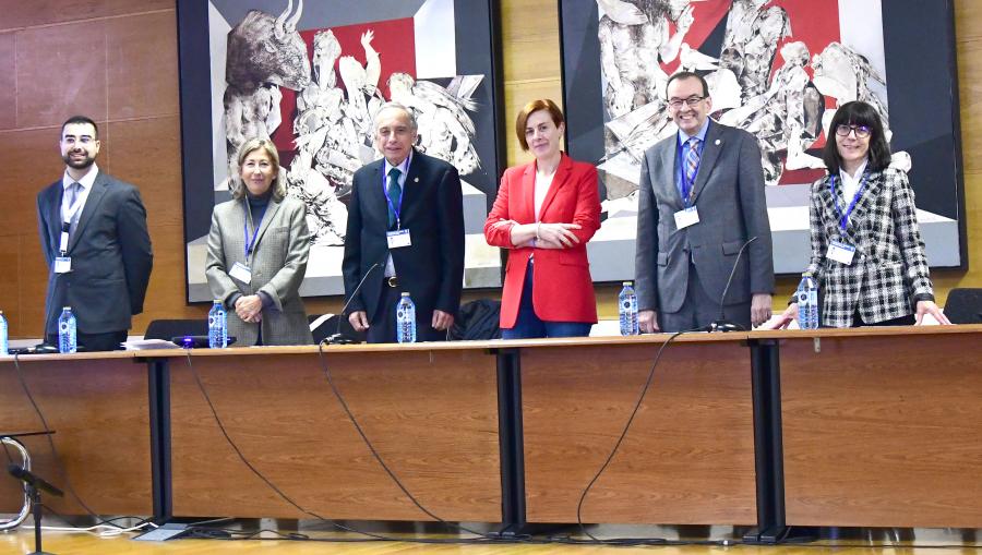 De esquerda a dereita, León Felipe Ureña, Sara Catrain, Ángel Concheiro, Pilar Murias, José Alberto Díez e Reyes Laguna. FOTO: Santi Alvite