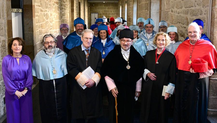 O reitor cos padriños e os homenaxeados