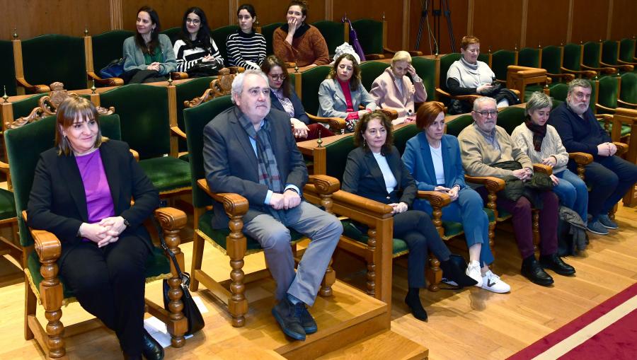 Vicerreitores e secretaria xeral entre os asistentes ao acto. FOTO: Santi Alvite