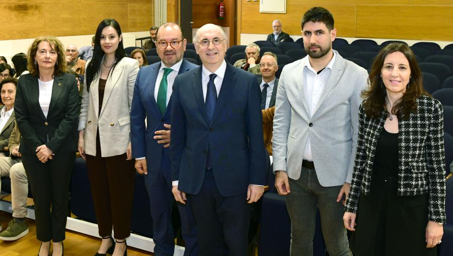 Dulce María García Mella, esquerda, Dámaris Cuadrado, Antonio López, Jesús Salgado, Alejandro Villanueva e Silvia Moscoso