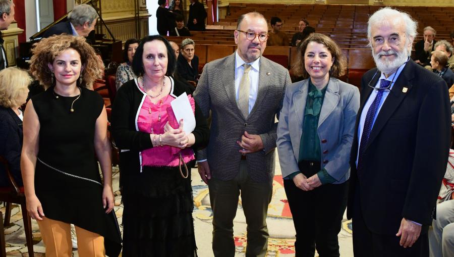 Montserrat Capelán, esquerda, Sara Fernández, Antonio López, Mª Isabel Casal e Carlos Villanueva. FOTO: Santi Alvite