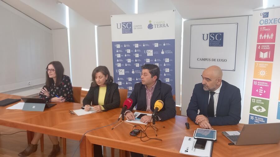 De esquerda a dereita, Diana Fernández, Elvira López, Francisco Fraga e Roberto Bande