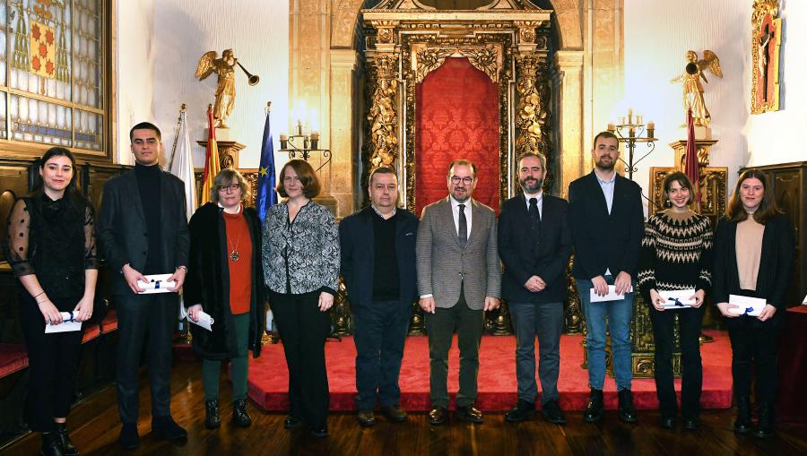 Foto de familia cos premiados. FOTO: Santi Alvite