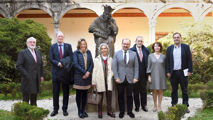 Tras o acto de sinatura, os membros da FRIAT puidron visitar o Colexio de Fonseca acompañados polo reitor, pola secretaria xeral e polo vicerreitor de Planificación e Proxección Estratéxica. FOTO: Santi Alvite