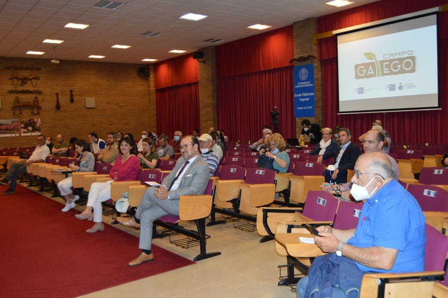 Asistentes ao debate sobre o medio rural galego celebrado na EPS de Enxeñaría