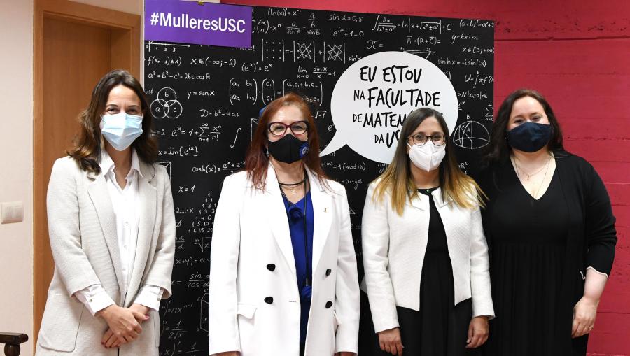 Equipo decanal da Facultade de Matemáticas. De esquerda a dereita, Beatriz Pateiro López (secretaria), Elena Vázquez Cendón (decana), Mercedes Conde Amboage e Rosana Rodríguez López (vicedecanas)