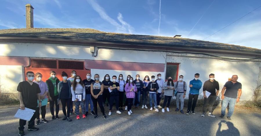 Alumnado de Veterinaria nas instalacións do Centro de Recría de Novillas de Castro de Ribeiras de Lea