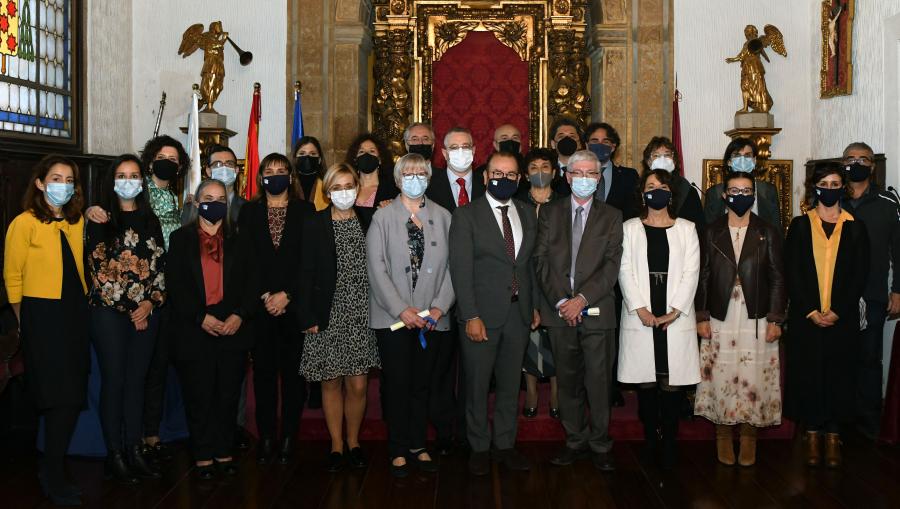 Persoas asistentes ao acto de entrega da Insignia de Ouro da USC