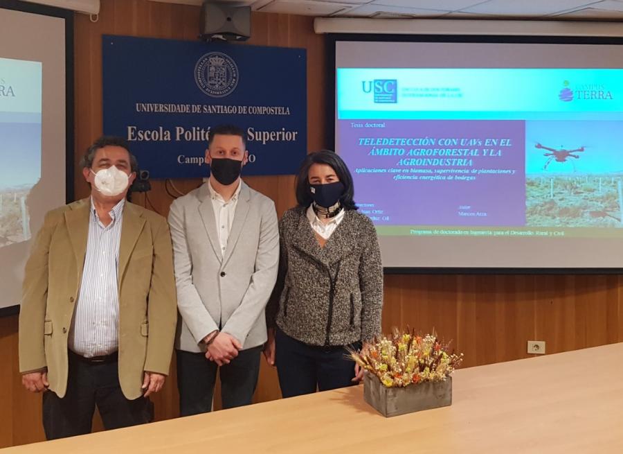 Marcos Arza, entre Juan Ortiz e Mariluz Gil, na EPS de Enxeñaría
