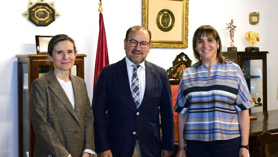 De esuquerda a dereita, Cecilia Sierra, Antonio López e María José López Couso. FOTO: Santi Alvite