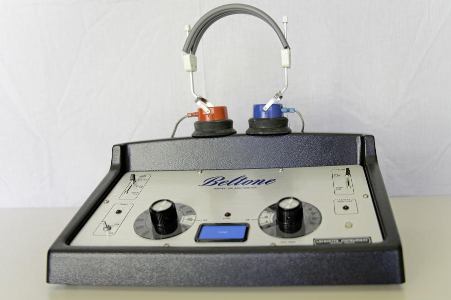 Audiómetro portátil (Beltone model 109 audiometer)