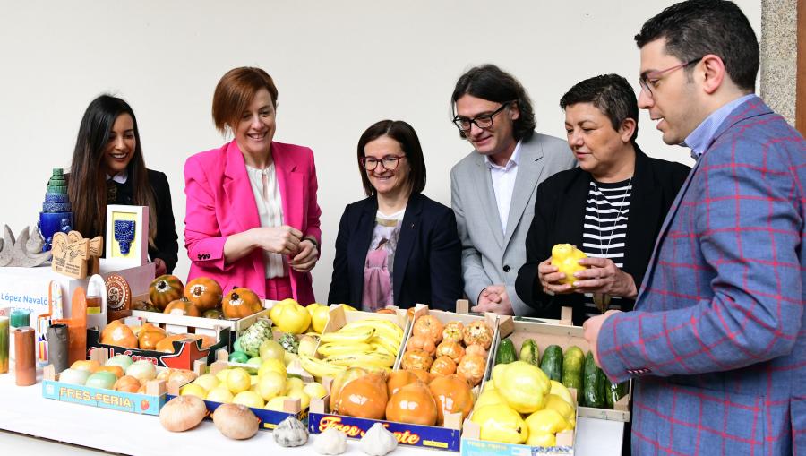 De esquerda a dereita, Iris Estévez, Pilar Murias, Mar Lorenzo, Xosé Mª López, Elena Fabeiro e Alexandre Sotelino. FOTO: Santi Alvite