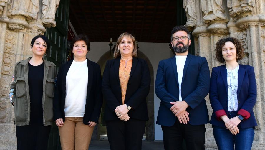 De esquerda a dereita, Ana Ramos, Ileana Cerón Palma, María José López Couso, Federico López Silvestre e Aránzazu Pérez Indavera. FOTO: Santi Alvite