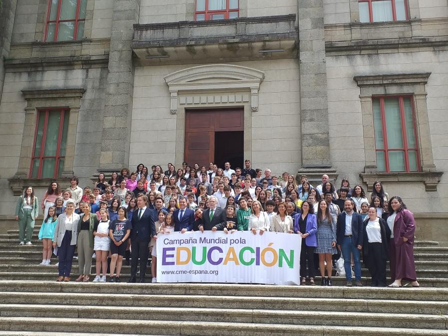 Representantes de colexios, institutos, centros de formación, Universidade e espazos de educación non formal tomaron a palabra no hemiciclo para reflexionar sobre as condicións educativas en España e Galicia