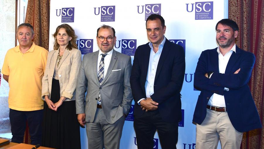 De esquerda a dereita, Miguel Vázquez, Ana Rodríguez, Antonio López, Sergio Vázquez e Juan Manuel López. FOTO: Santi Alvite