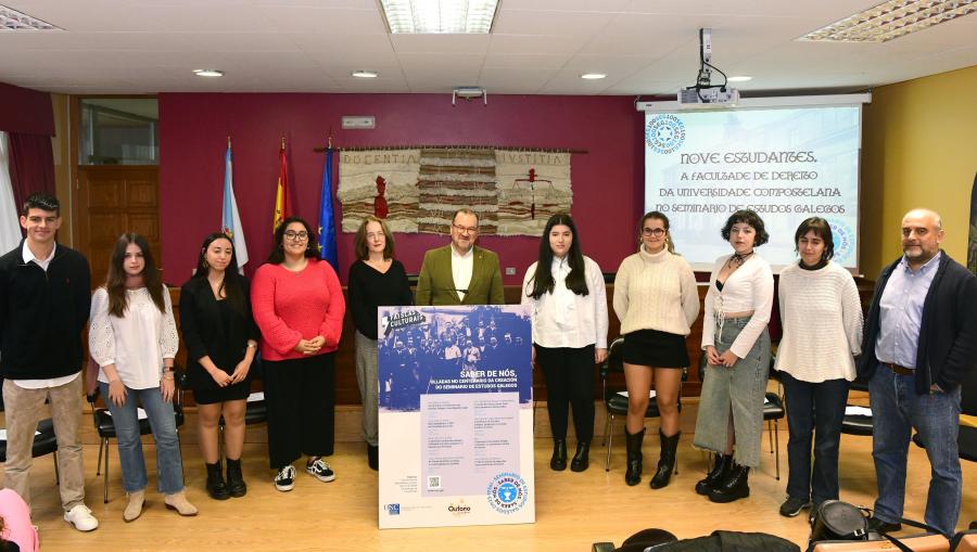 O reitor Antonio López e a decana Ana Gude acompañaron o estudantado nesta posta en escena. FOTO: Santi Alvite