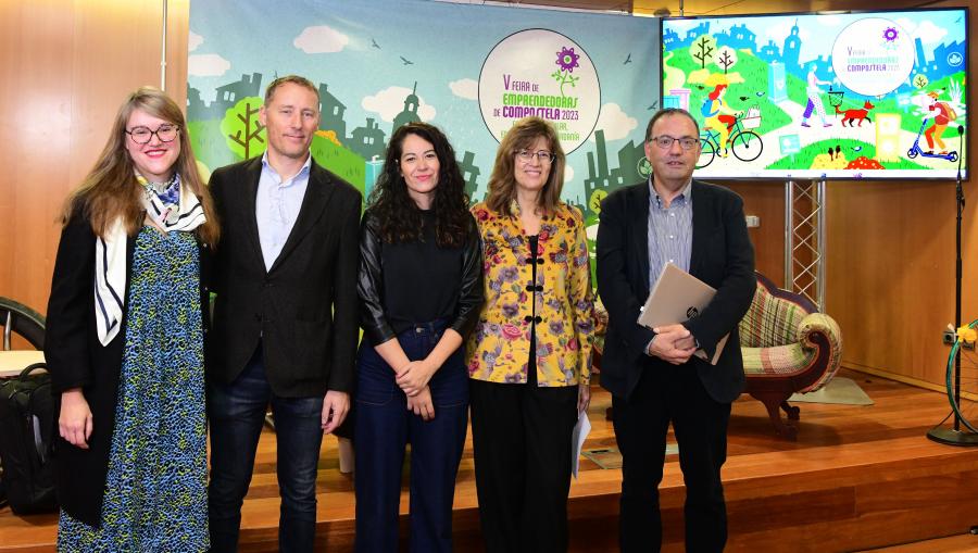 De esquerda a dereita, Carme Casado, Luis Otero, María Rozas, Eva López e Gumersindo Feijoo. FOTO: Santi Alvite