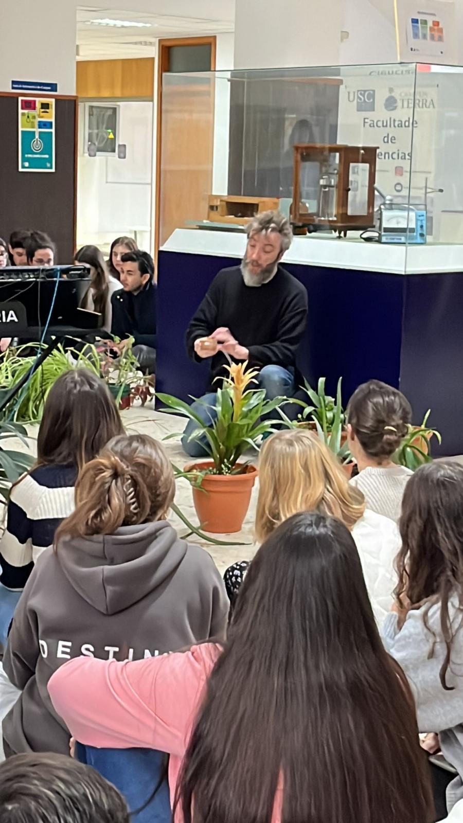 Intervención de Hugo Torres na Facultade de Ciencias