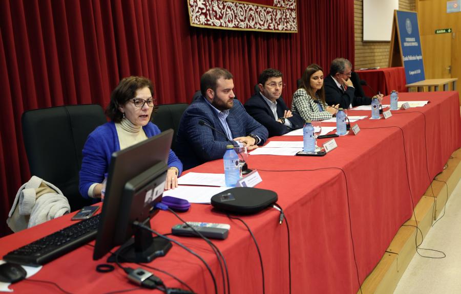 Autoridades académicas e políticas participantes na entrega dos VI Premios Rafael Crecente. Foto: Cedida