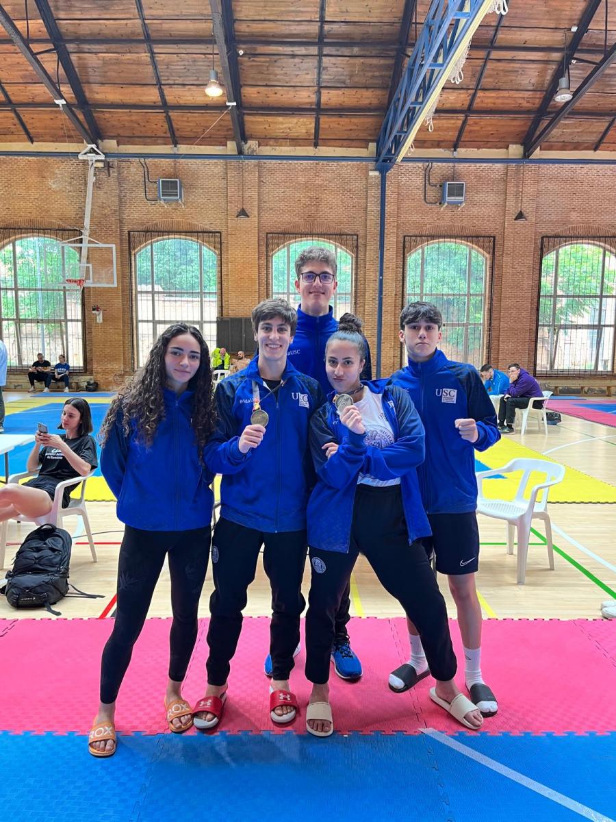 Foto do equipo de taekwondo da USC que participou no campionado de Toledo