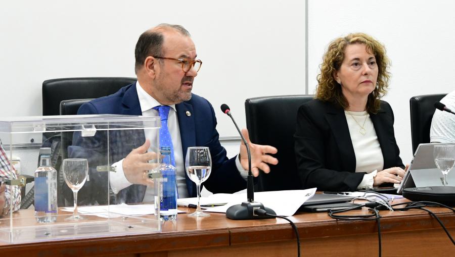 O reitor Antonio López deu conta do informe de xestión. Foto: Santi Alvite