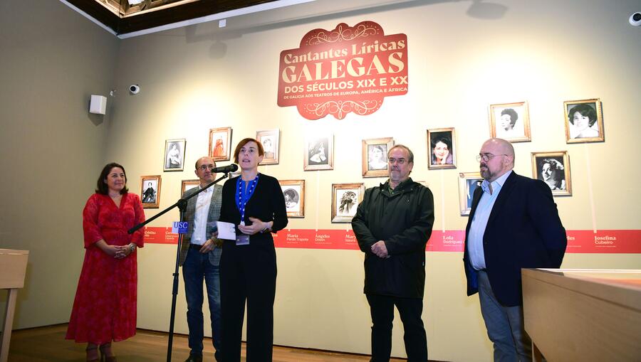 De dereita a esquerda, Javier Garbayo, Jesús Couceiro, Pilar Murias, Anxo Lorenzo e Marieta Lorenzo. Foto: Santi Alvite