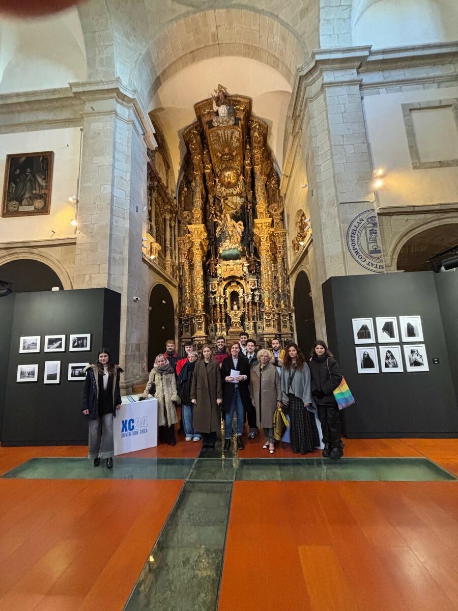 Foto de grupo das persoas premiadas coas autoridades