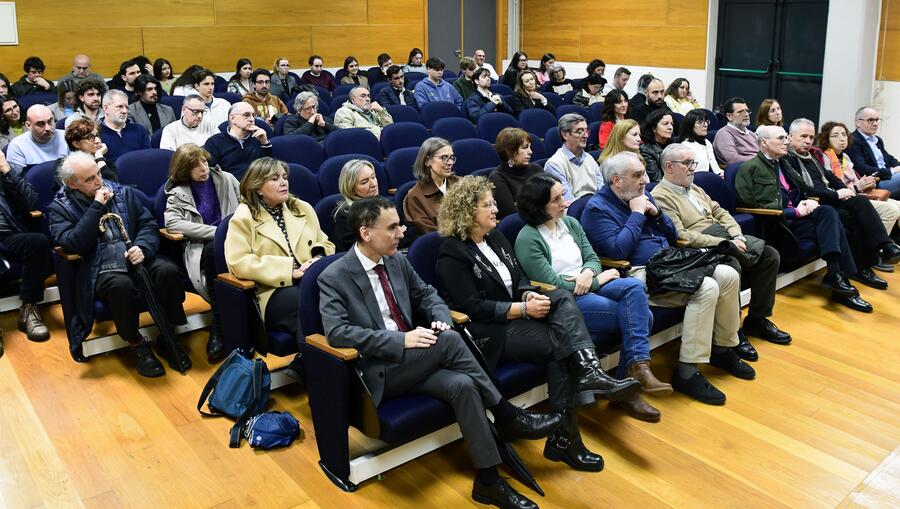 Público asistente á toma de poesión. Foto: Santi Alvite