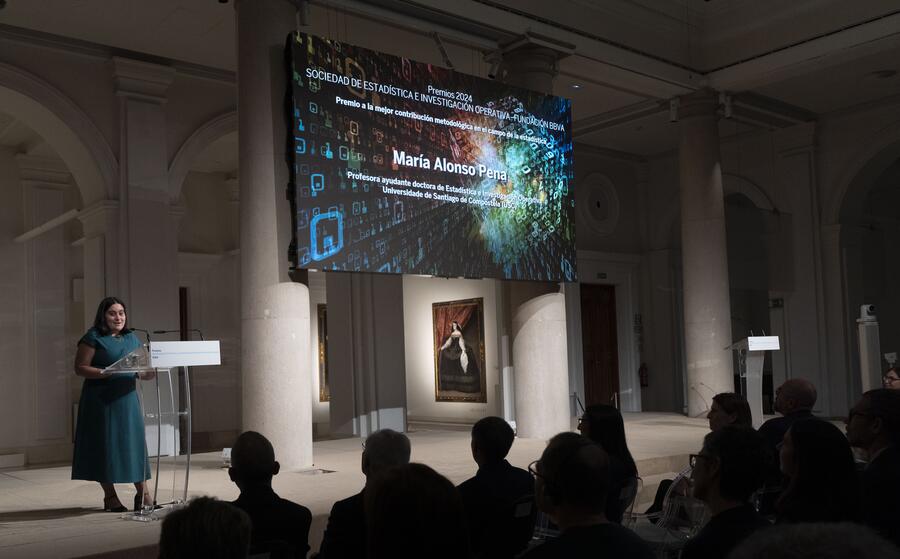 A profesora María Alonso, pronunciando o discurso. Foto: Fundación BBVA