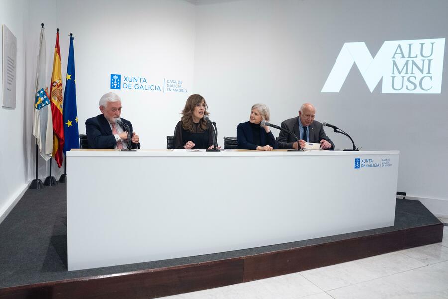 De esquerda a dereita, Darío Villanueva, Eva López, Covadonga Toca e Juan Casares. Foto: Rafa Aparicio