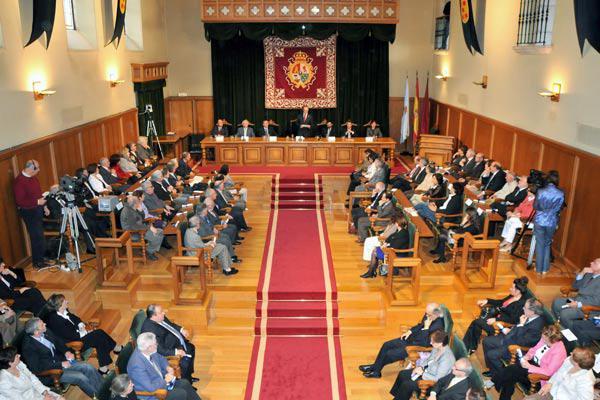 Entregada a Insignia Fonseca a 149 traballadores da USC