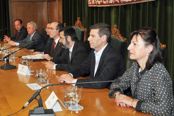 Entregada a Insignia Fonseca a 149 traballadores da USC