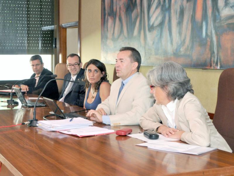Os decanos de medio cento de Facultades de Economía e Empresa de España debaten en Santiago sobre a profesión e os cambios académicos no grao