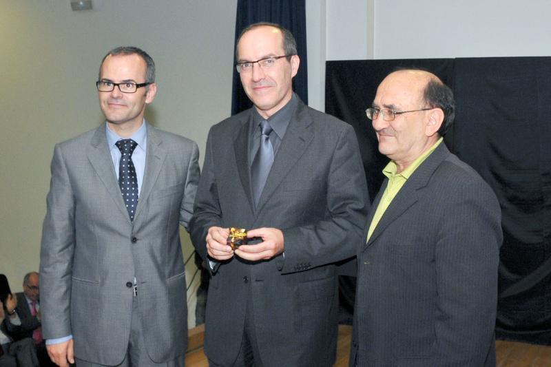 O reitor da USC recibiu a Insignia de Ouro do Club Instituto Rosalía de Castro