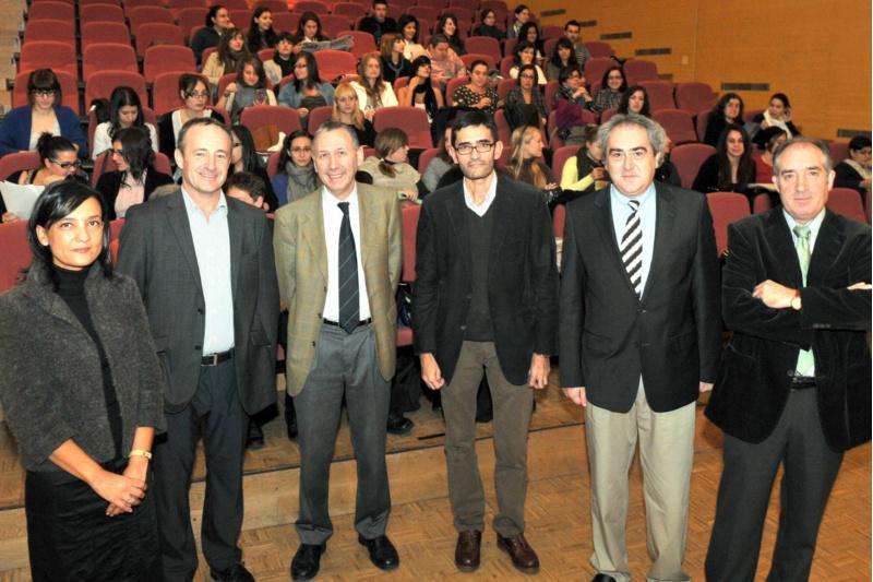 Comezou en Filoloxía un encontro no que se debate arredor da distinción entre modernismo e posmodernismo no marco do relato curto inglés