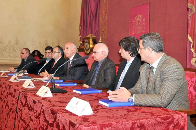A Universidade e o Consorcio de Santiago presentaron 'Escritos Jacobeos', con traballos do profesor Manuel Cecilio Díaz y Díaz