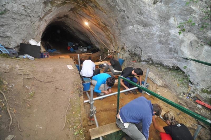 Un colgante atopado en Cova Eirós evidencia a presenza humana no noroeste peninsular nos momentos máis rigorosos da última glaciación