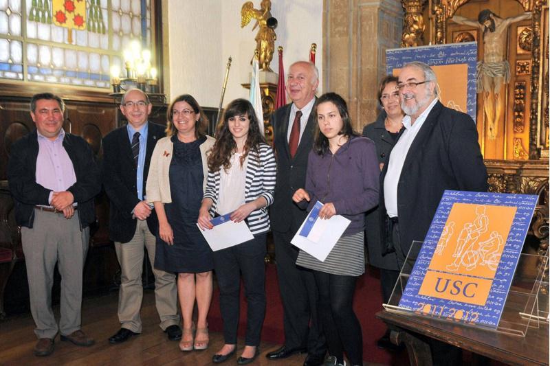 Dúas alumnas do IES de Sar gañan o primeiro premio e o accésit do Concurso de ideas para o deseño da imaxe da campaña de matrícula 2011-2012 na USC