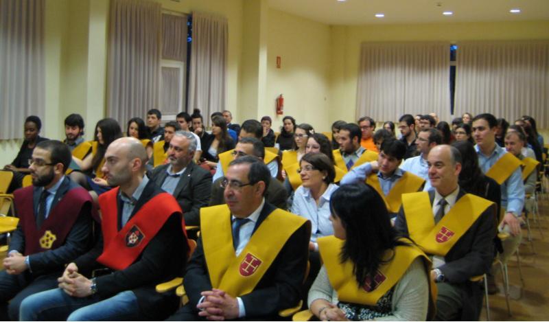 A residencia Bal e Gay de Lugo celebrou o acto académico de imposición de becas colexiais